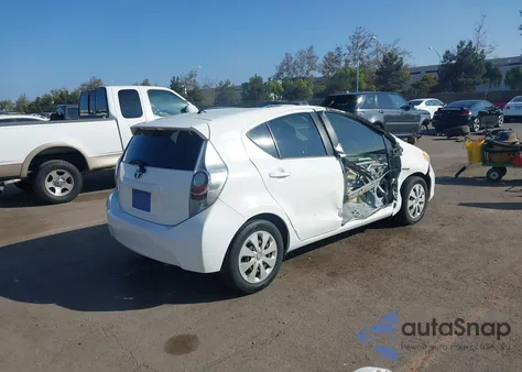2012 Toyota Prius C One из США, поврежденный, VIN JTDKDTB32C1022702